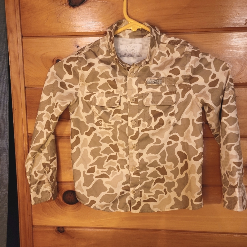 Boys 5T Ocean Coast long sleeve camaflodge shirt.